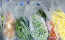 Đi tìm câu trả lời cho việc bảo quản thực phẩm trong túi nilon và hộp nhựa