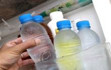 Thực hư việc Đổ nước vào chai nhựa và cho đông đá sẽ sinh dioxin gây ung thư?